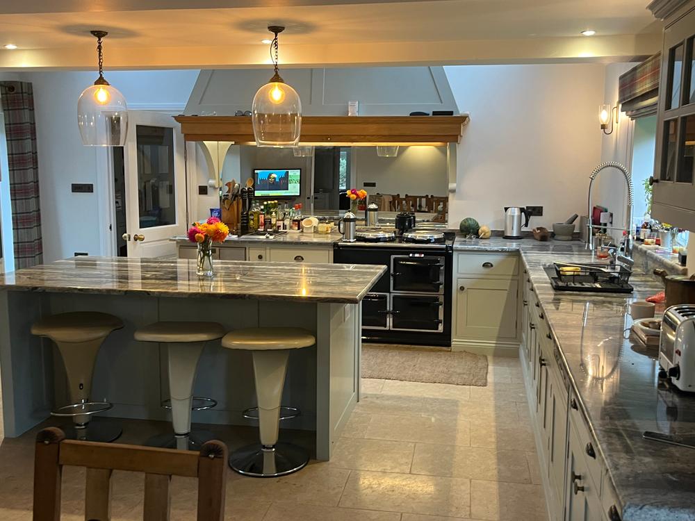 Painted Handmade Bespoke Kitchen with Granite & Gaggenau Appliances, Located in The New Forest, Hampshire.