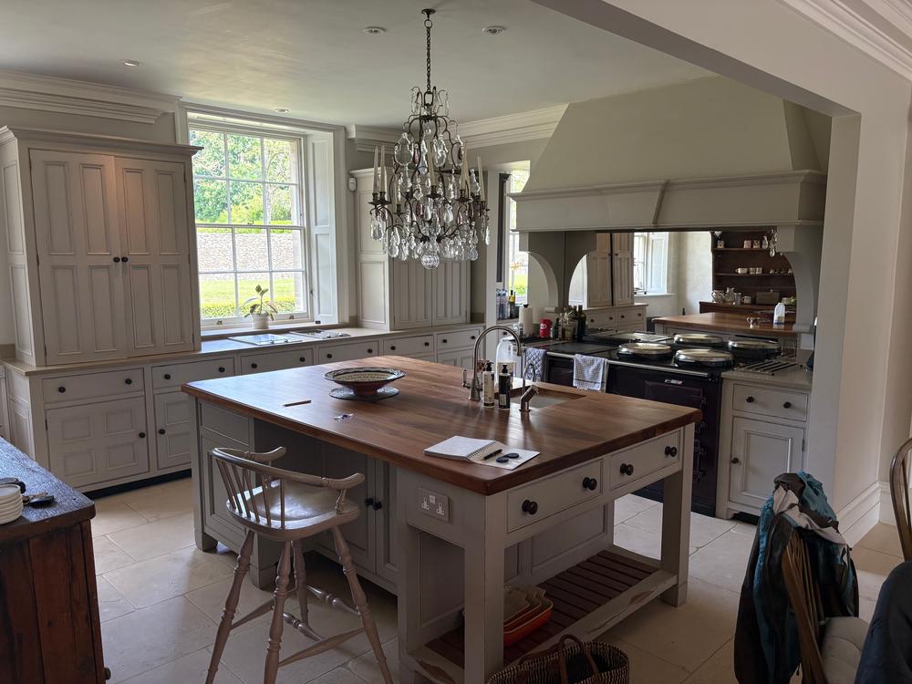 Painted wooden kitchen with Aga & Appliances