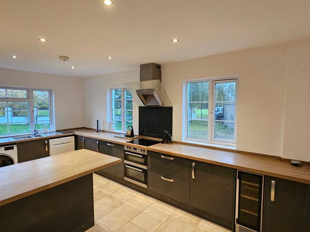 Modern Kitchen with Beech Worktop,LOcated in Bristol available now